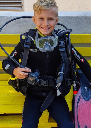 Mares Rover junior 5mm wetsuit.